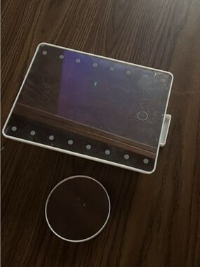 Lighted Vanity Makeup Mirror with Round LED Compact - White